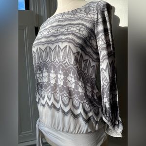 Deletta women’s long sleeve white and grey pattern cotton top size small